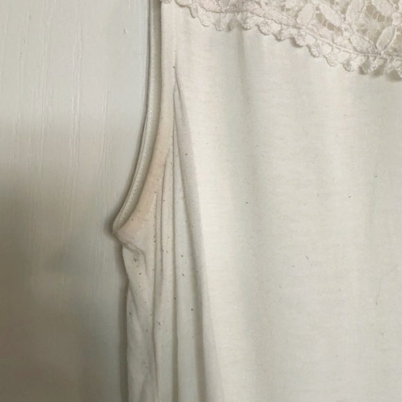 🛍 3/$20 - H &M White Lace Detail Sleeveless Top - Picture 3 of 5